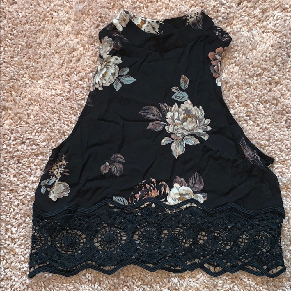 🟣 Kendall & Kylie rose lace crop top medium black